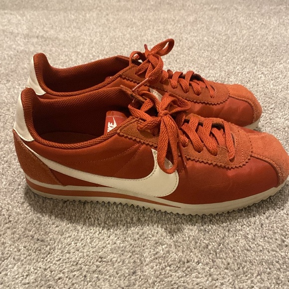 Vintage style orange Nikes - Picture 2 of 2